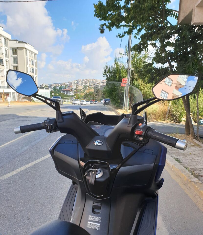 MOTOCAM Kymco Downtown 250i Ön Cam 2016-2026 Model 61cm Şeffaf Renkli 4mm ORİJİNAL BOYLU