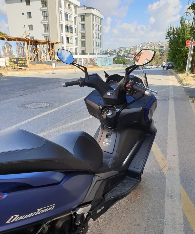 MOTOCAM Kymco Downtown 250i Ön Cam 2016-2026 Model 61cm Şeffaf Renkli 4mm ORİJİNAL BOYLU