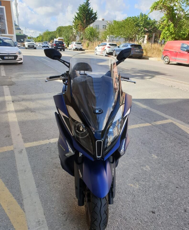 MOTOCAM Kymco Downtown 250i Ön Cam 2016-2026 Model 61cm Şeffaf Renkli 4mm ORİJİNAL BOYLU