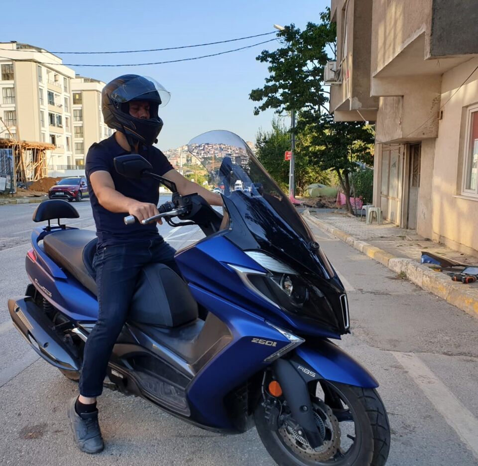 MOTOCAM Kymco Downtown 250i Ön Cam 2016-2026 Model 78cm Füme Renkli 4mm UZUN