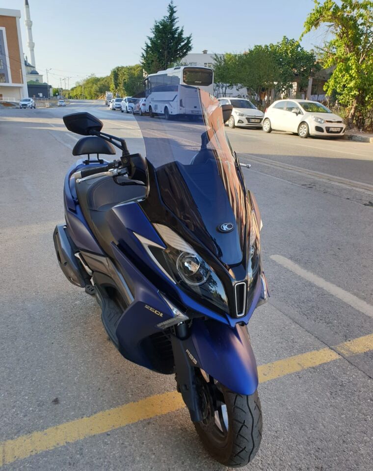 MOTOCAM Kymco Downtown 250i Ön Cam 2016-2026 Model 78cm Füme Renkli 4mm UZUN