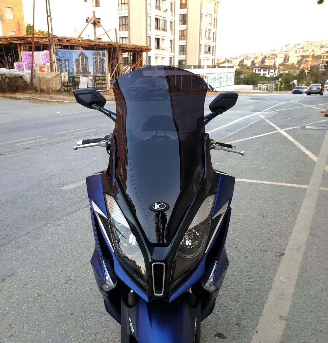 MOTOCAM Kymco Downtown 250i Ön Cam 2016-2026 Model 78cm Siyah Renkli 4mm UZUN