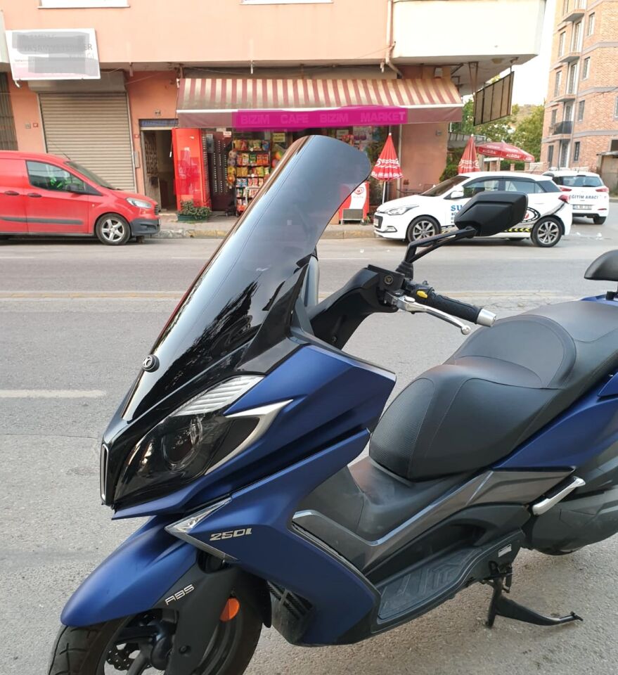 MOTOCAM Kymco Downtown 250i Ön Cam 2016-2026 Model 78cm Siyah Renkli 4mm UZUN