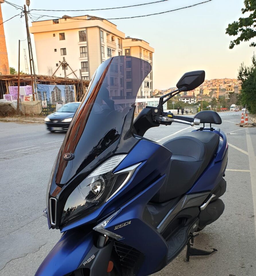 MOTOCAM Kymco Downtown 250i Ön Cam 2016-2026 Model 78cm Siyah Renkli 4mm UZUN