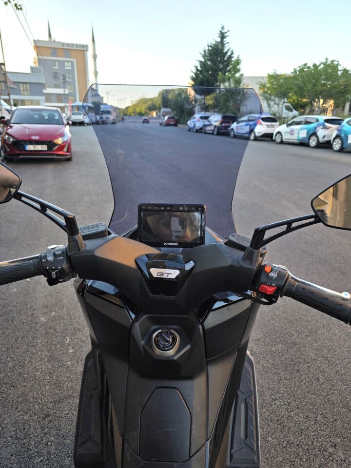 MOTOCAM Kymco Downtown GT 350 Ön Cam 2025-2026 Model 62cm Füme Renkli 4mm