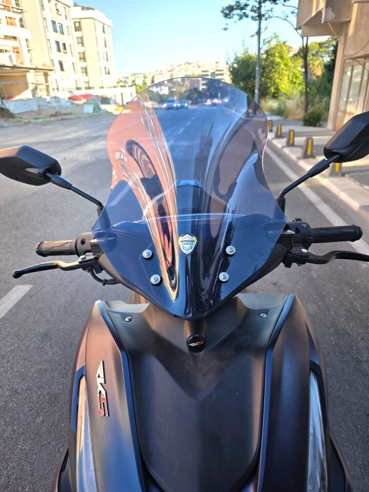 MOTOCAM Küba Arome 125 Ön Cam 2022-2026 Model 43cm Füme Renkli KISA CAM