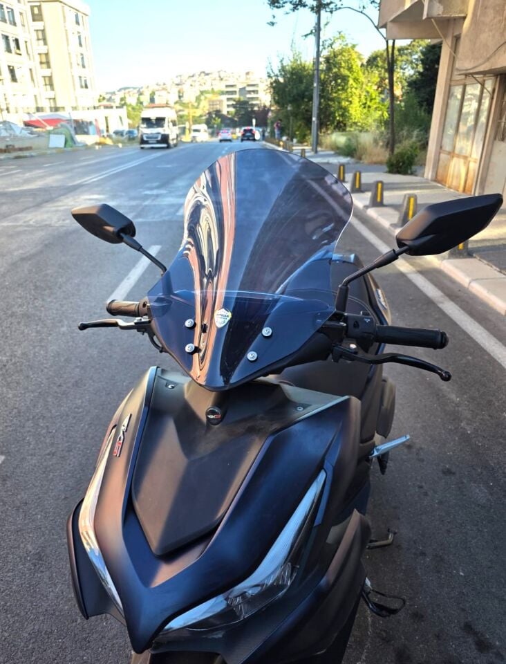 MOTOCAM Küba Arome 125 Ön Cam 2022-2026 Model 43cm Füme Renkli KISA CAM