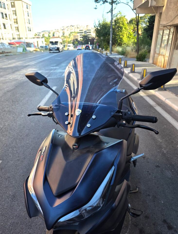 MOTOCAM Küba Arome 125 Ön Cam 2022-2026 Model 43cm Füme Renkli KISA CAM