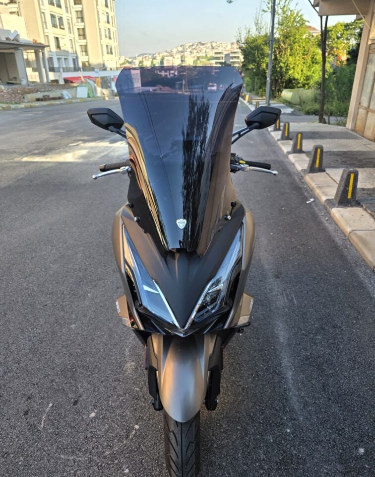 MOTOCAM Kymco Downtown GT 350 Ön Cam 2025-2026 Model 62cm Siyah Renkli 4mm