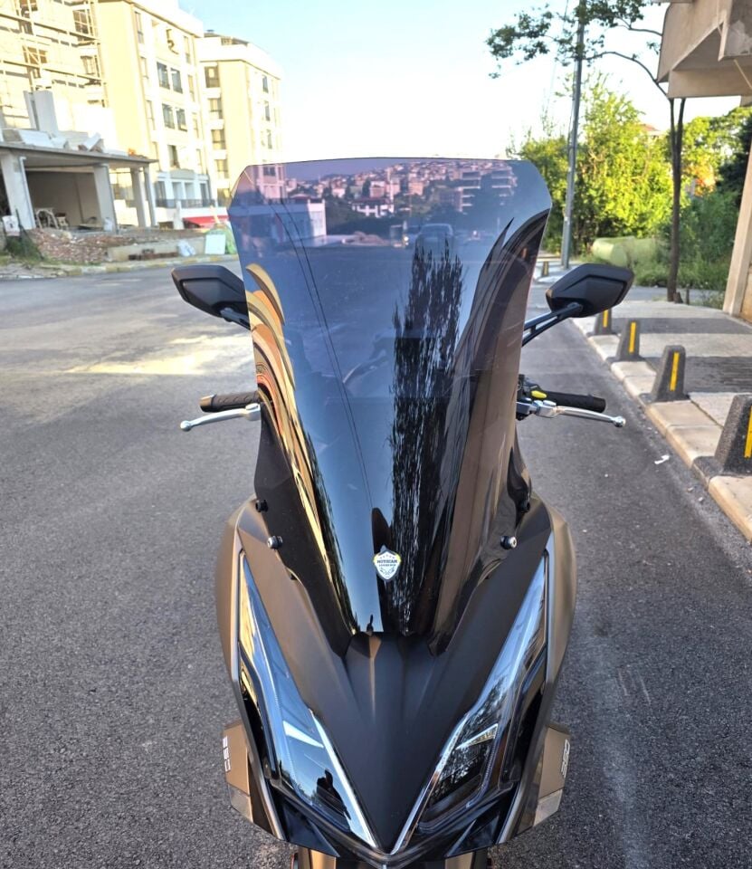 MOTOCAM Kymco Downtown GT 350 Ön Cam 2025-2026 Model 62cm Siyah Renkli 4mm