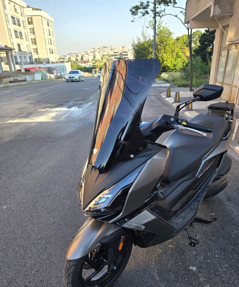 MOTOCAM Kymco Downtown GT 350 Ön Cam 2025-2026 Model 62cm Siyah Renkli 4mm