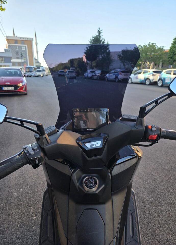 MOTOCAM Kymco Downtown GT 350 Ön Cam 2025-2026 Model 62cm Siyah Renkli 4mm