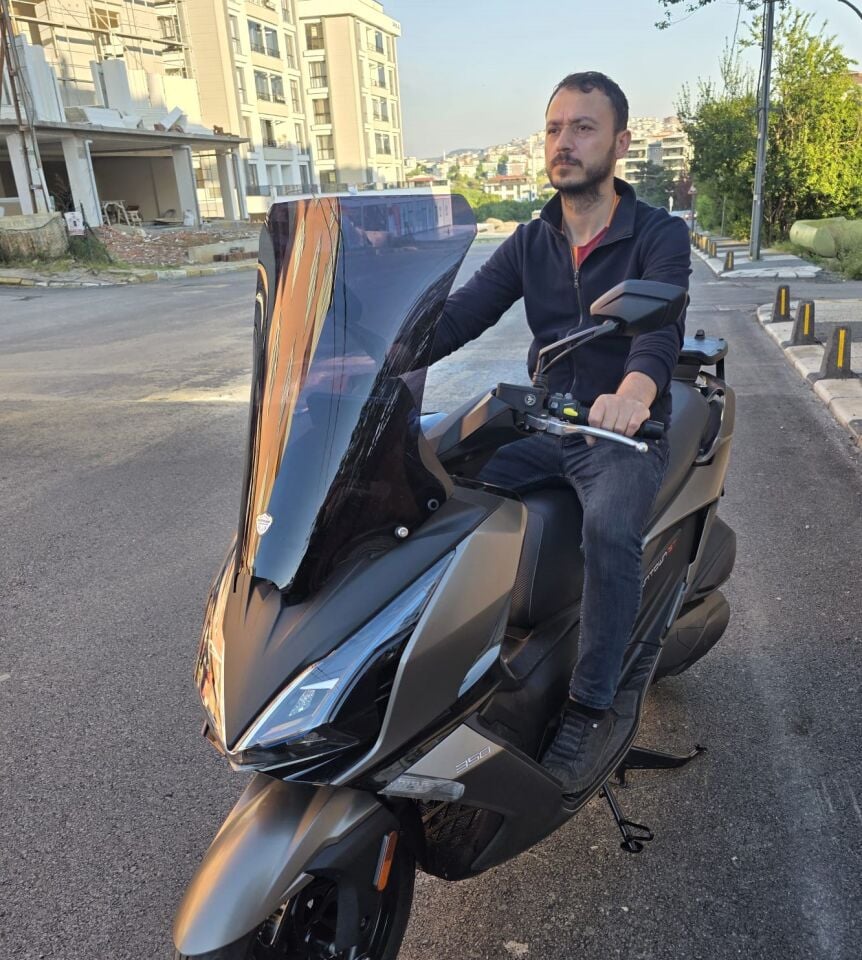 MOTOCAM Kymco Downtown GT 350 Ön Cam 2025-2026 Model 62cm Siyah Renkli 4mm