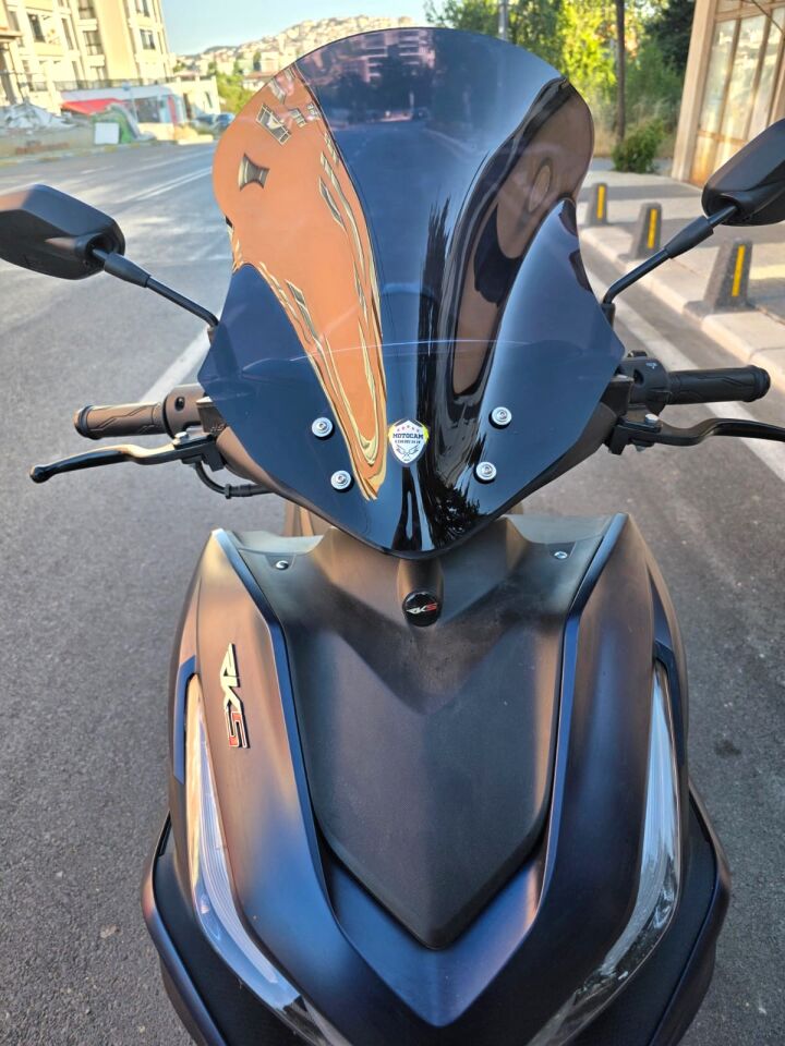 MOTOCAM Küba Arome 125 Ön Cam 2022-2026 Model 43cm Siyah Renkli KISA CAM