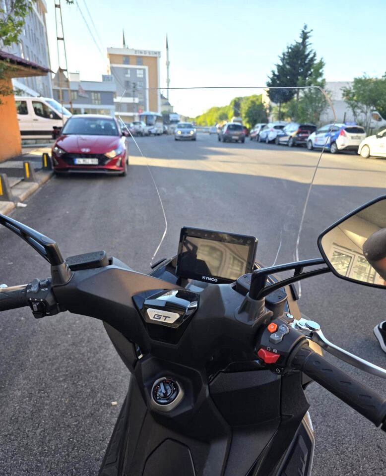 MOTOCAM Kymco Downtown GT 350 Ön Cam 2025-2026 Model 62cm Şeffaf Renkli 4mm