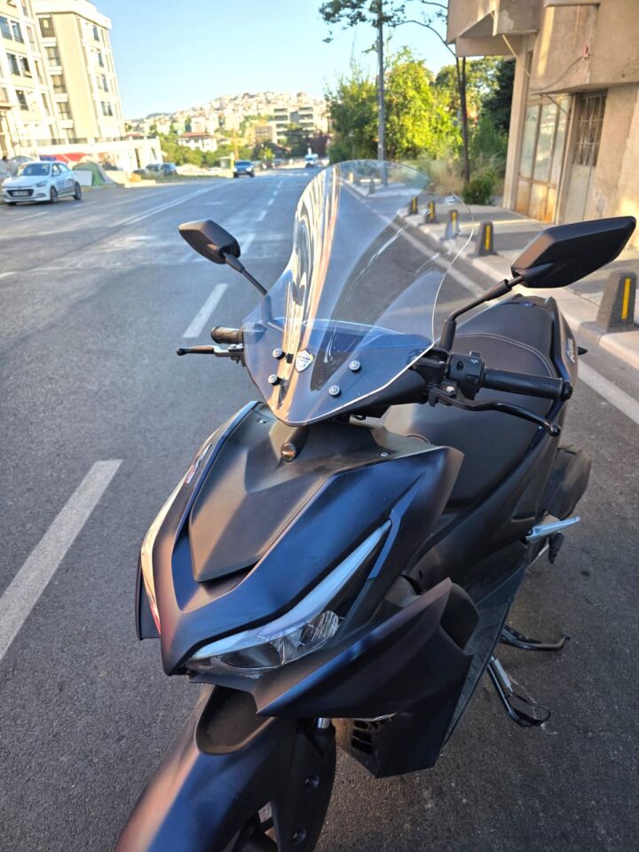 MOTOCAM Küba Arome 125 Ön Cam 2022-2026 Model 43cm Şeffaf Renkli KISA CAM