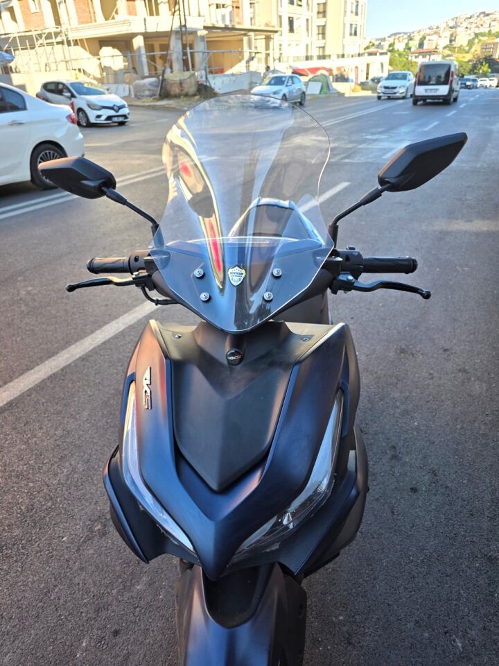 MOTOCAM Küba Arome 125 Ön Cam 2022-2026 Model 43cm Şeffaf Renkli KISA CAM