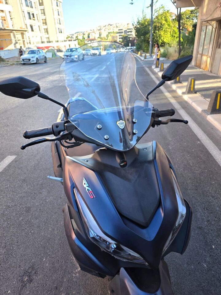 MOTOCAM Küba Arome 125 Ön Cam 2022-2026 Model 43cm Şeffaf Renkli KISA CAM