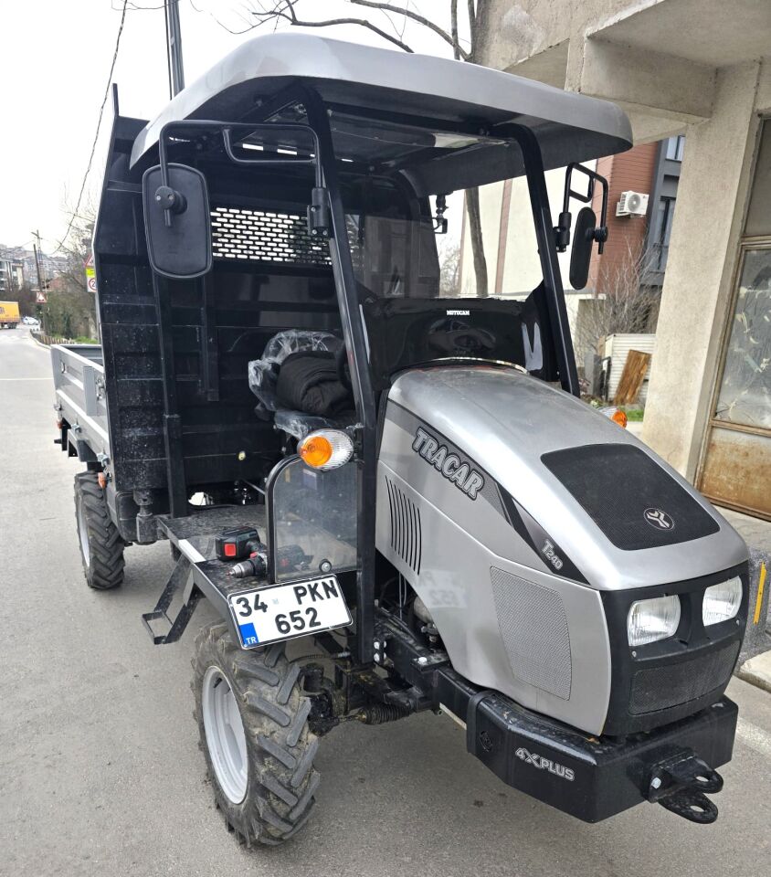 MOTOCAM Tracar T 240 Ön Cam 2023-2026 Model 70-89cm Şeffaf Renkli 4mm