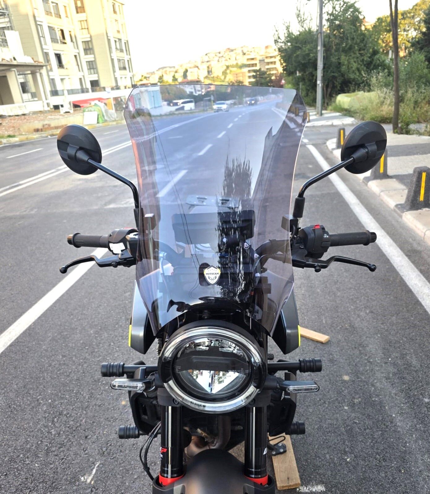 MOTOCAM Husqvarna Svartpilen 250 Ön Cam 2020-2026 Model 47cm Füme Renkli 4mm