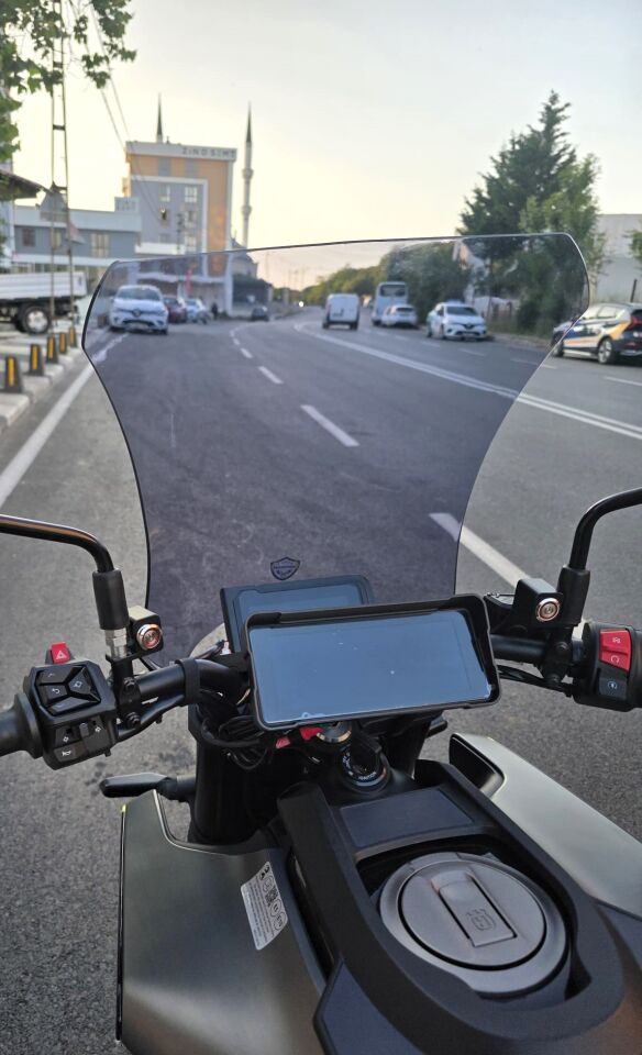 MOTOCAM Husqvarna Svartpilen 250 Ön Cam 2020-2026 Model 47cm Füme Renkli 4mm