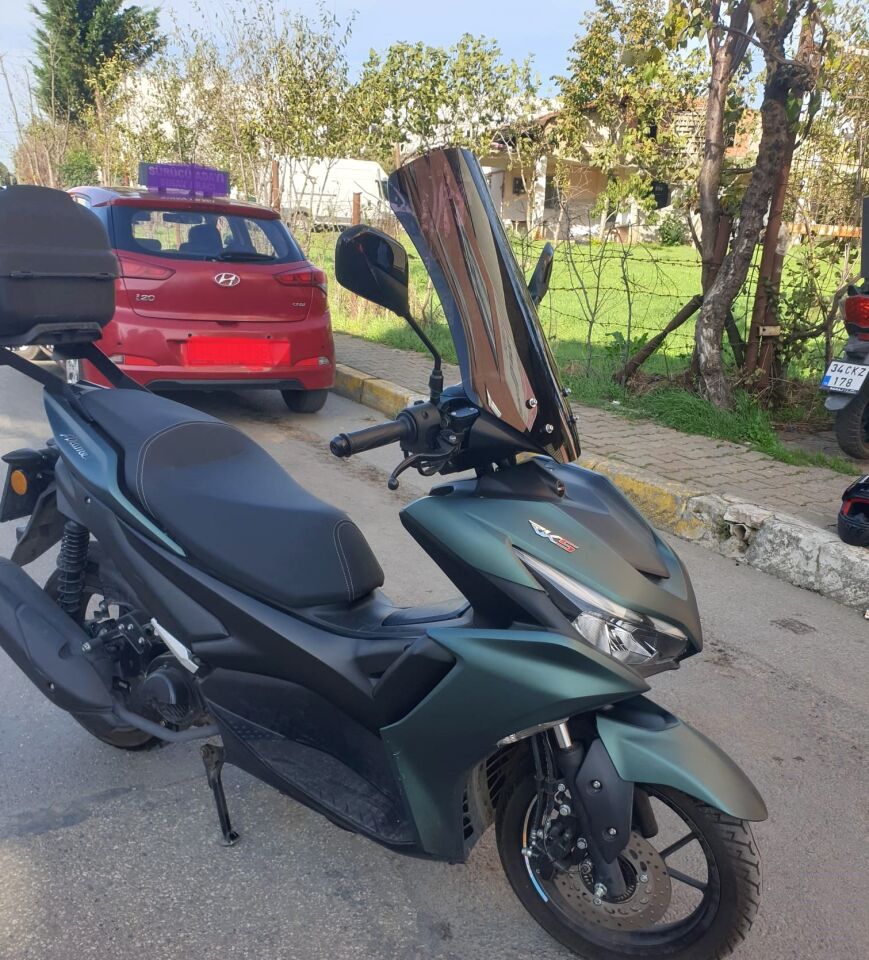 MOTOCAM Küba Arome 125 Ön Cam 2023-2026 Model 54cm Siyah Renkli