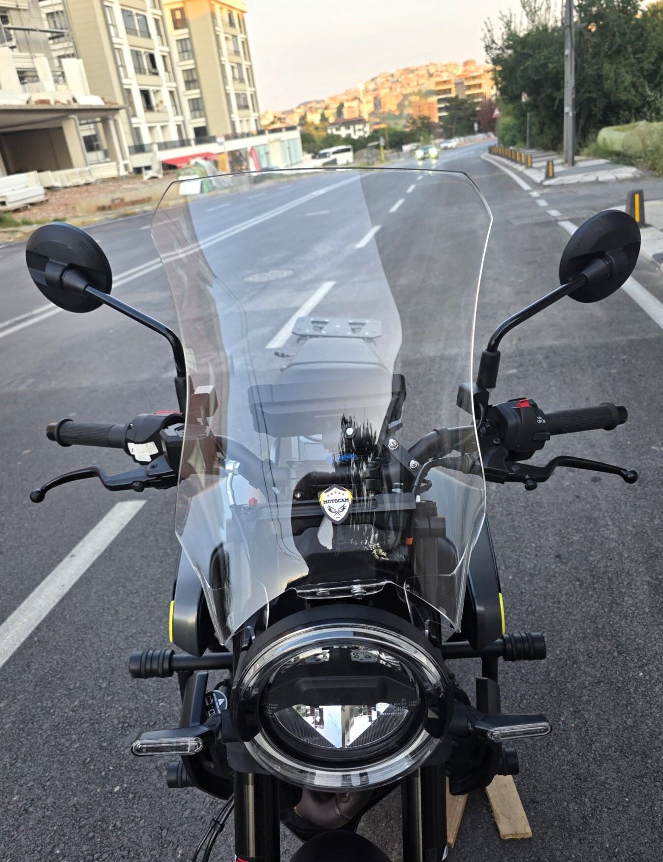 MOTOCAM Husqvarna Svartpilen 250 Ön Cam 2020-2026 Model 47cm Şeffaf Renkli 4mm