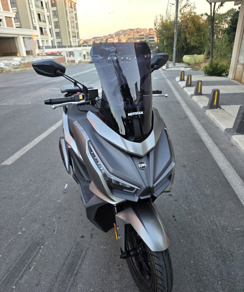 MOTOCAM Sym Cruisym 150 GT Ön Cam 2023-2026 Model 45cm Siyah Renkli 4mm