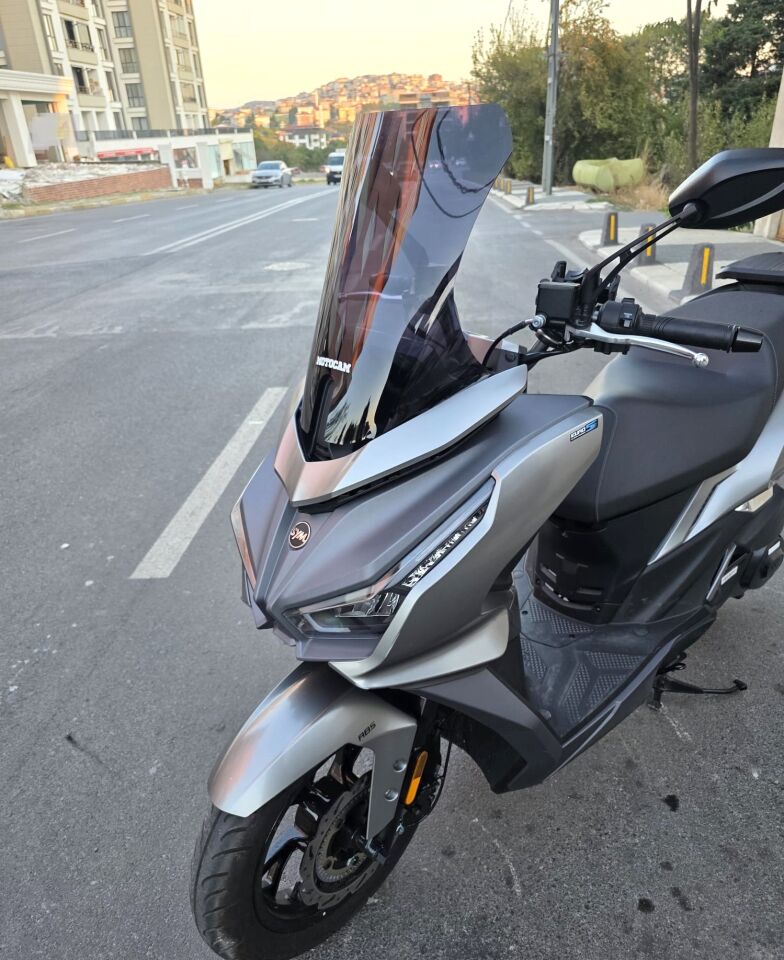 MOTOCAM Sym Cruisym 150 GT Ön Cam 2023-2026 Model 45cm Siyah Renkli 4mm