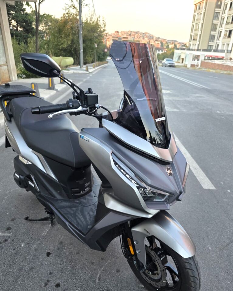 MOTOCAM Sym Cruisym 150 GT Ön Cam 2023-2026 Model 45cm Siyah Renkli 4mm