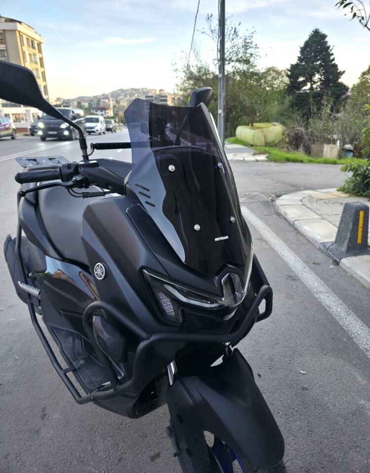 MOTOCAM Yamaha Nmax Ön Cam 2025 Model 43cm Siyah Renkli SPORTİF
