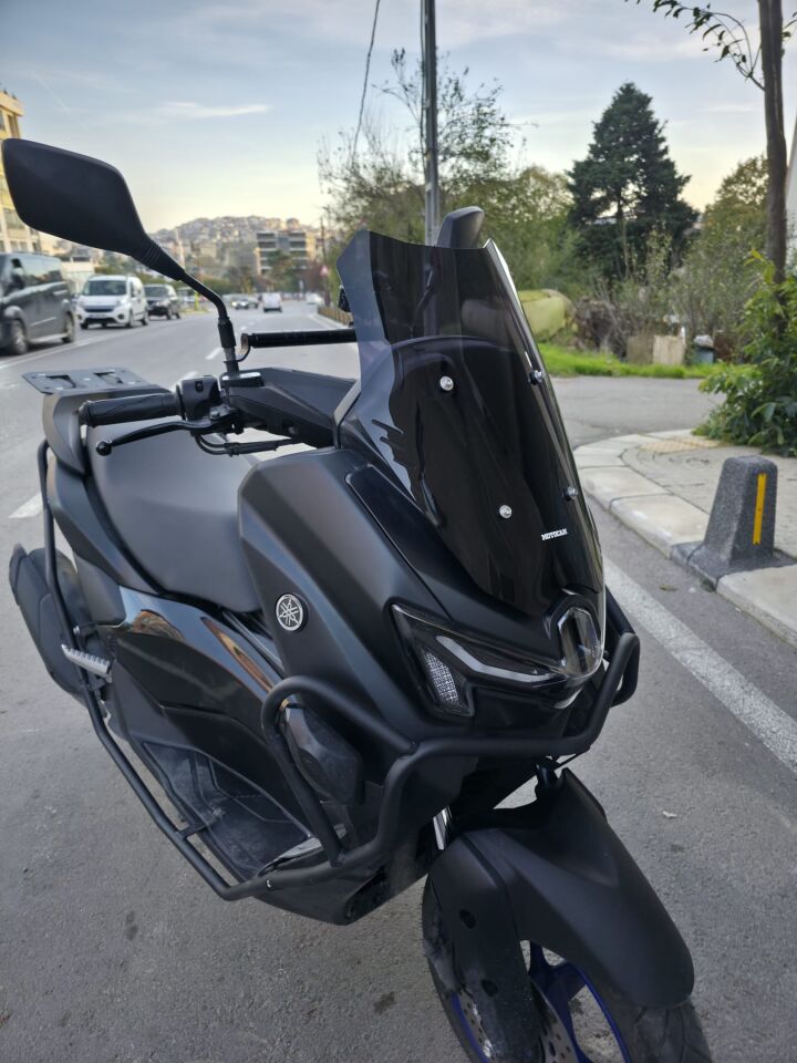 MOTOCAM Yamaha Nmax Ön Cam 2025 Model 43cm Siyah Renkli SPORTİF