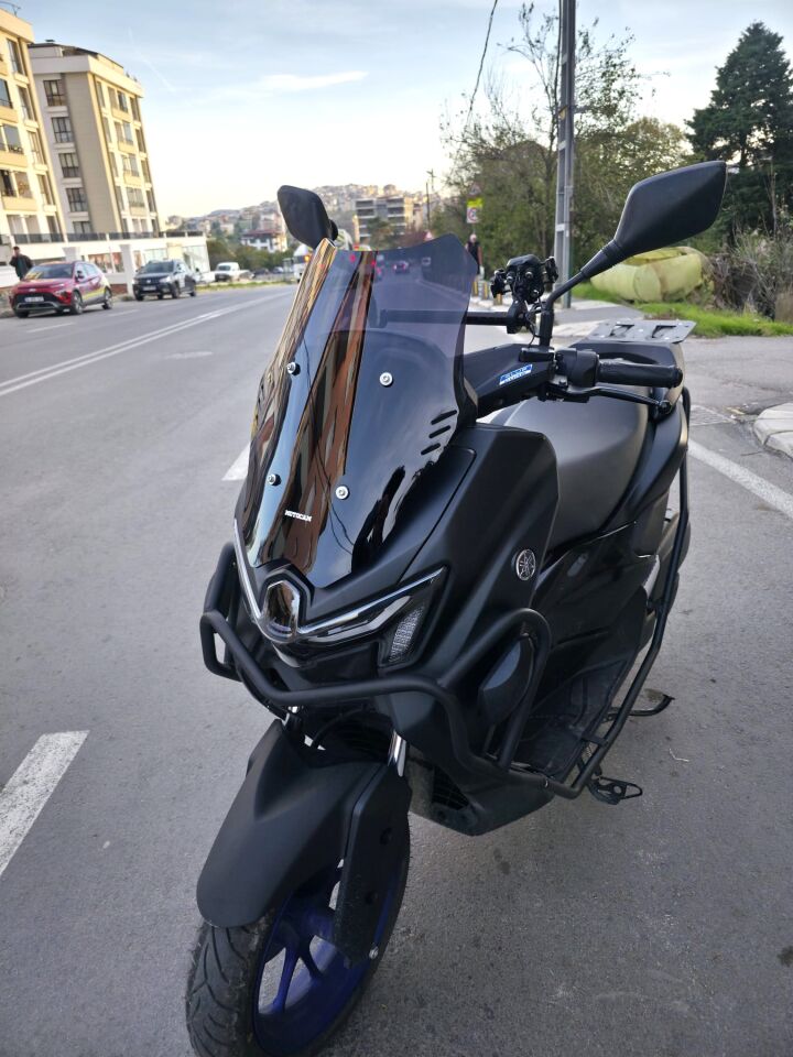 MOTOCAM Yamaha Nmax Ön Cam 2025 Model 43cm Siyah Renkli SPORTİF