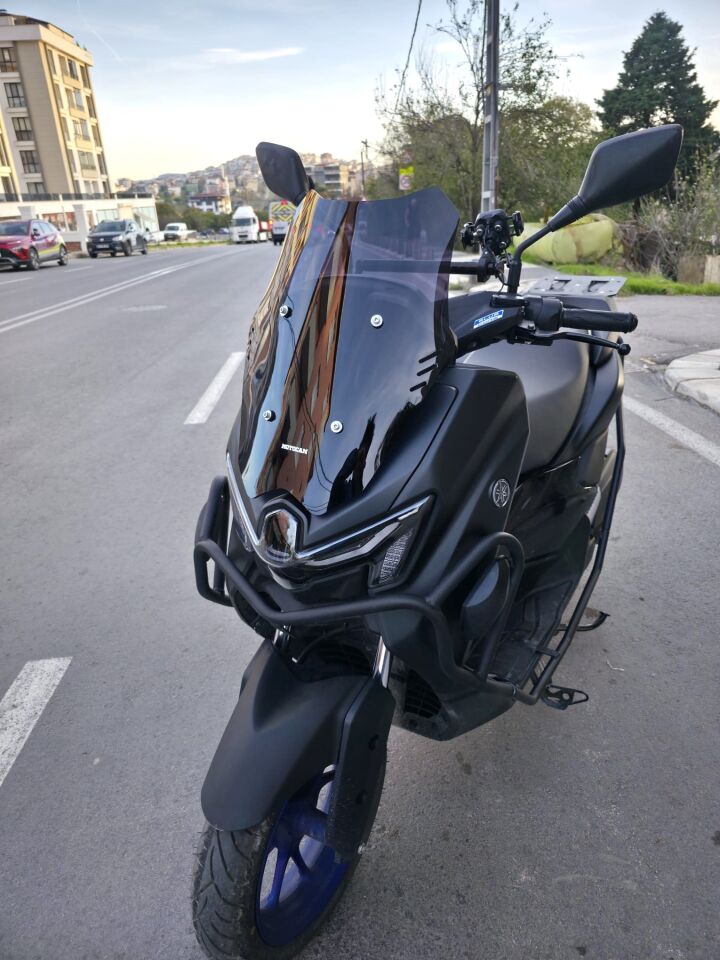 MOTOCAM Yamaha Nmax Ön Cam 2025 Model 43cm Siyah Renkli SPORTİF