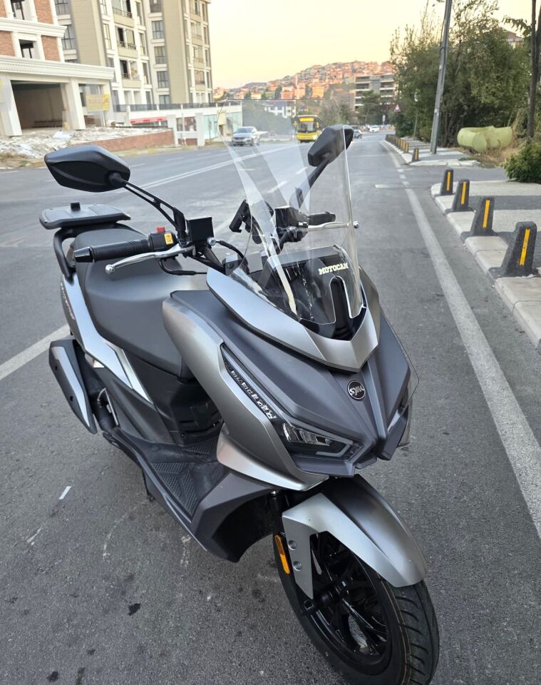MOTOCAM Sym Cruisym 150 GT Ön Cam 2023-2026 Model 45cm Şeffaf Renkli 4mm