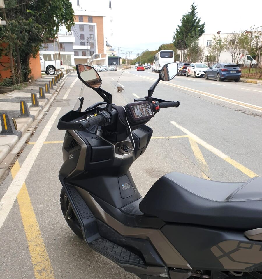 MOTOCAM Kymco DTX 250 Ön Cam 2021-2026 Model 55cm Şeffaf Renkli 4mm ORTA BOYLU