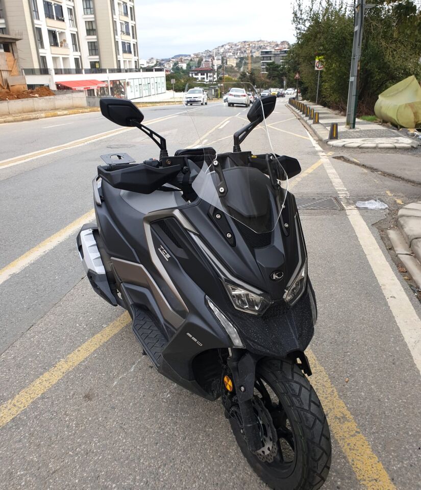 MOTOCAM Kymco DTX 250 Ön Cam 2021-2026 Model 55cm Şeffaf Renkli 4mm ORTA BOYLU