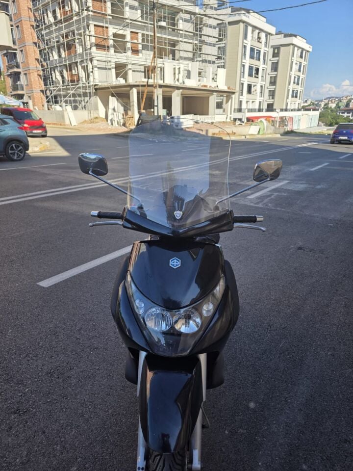 Piaggio Beverly 250 Ön Cam 2004-2010 Model