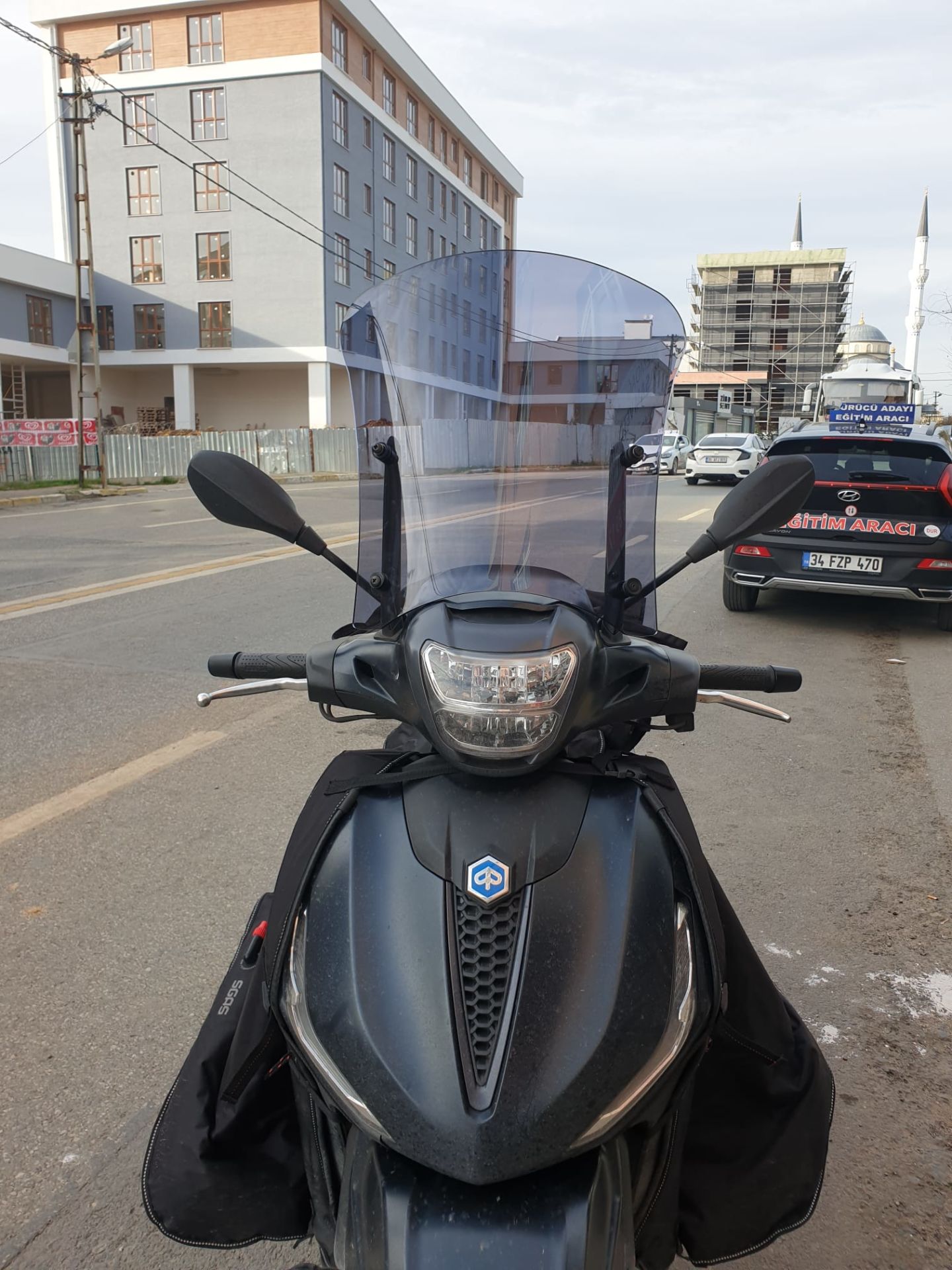 Piaggio Beverly 400 Ön Cam 2021-2025 Model 44cm