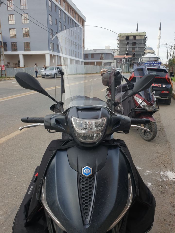 Piaggio Beverly 400 Ön Cam 2021-2025 Model 44cm