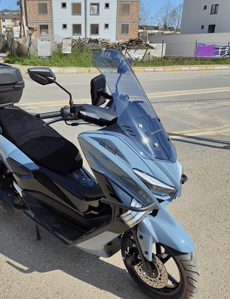MOTOCAM Küba Chia 125 Ön Cam 2023-2026 Model 55cm Füme Renkli 4mm KISA