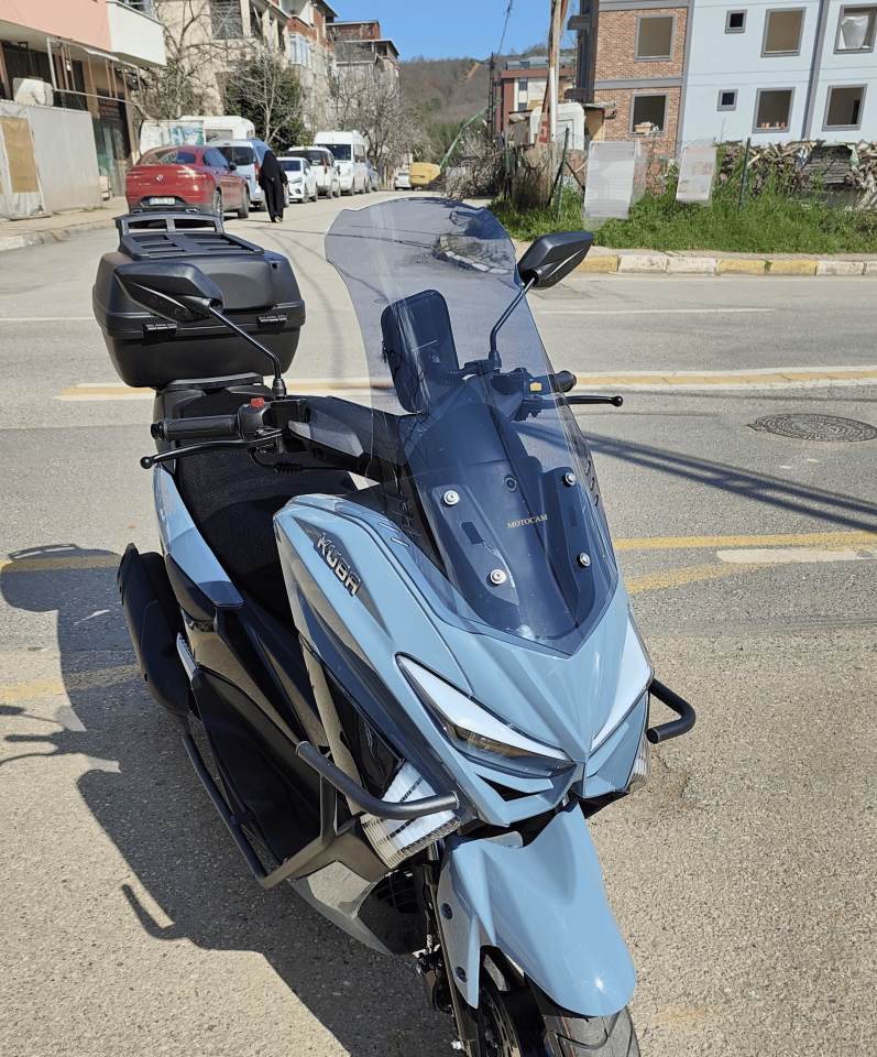 MOTOCAM Küba Chia 125 Ön Cam 2023-2026 Model 55cm Füme Renkli 4mm KISA
