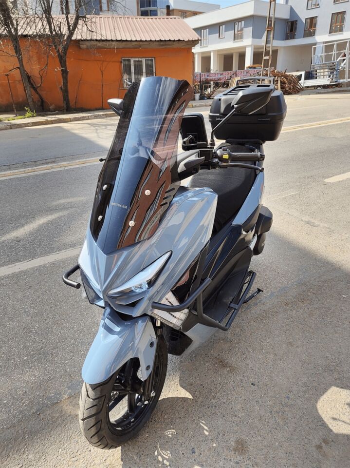 MOTOCAM Küba Chia 125 Ön Cam 2023-2026 Model 55cm Siyah Renkli 4mm KISA