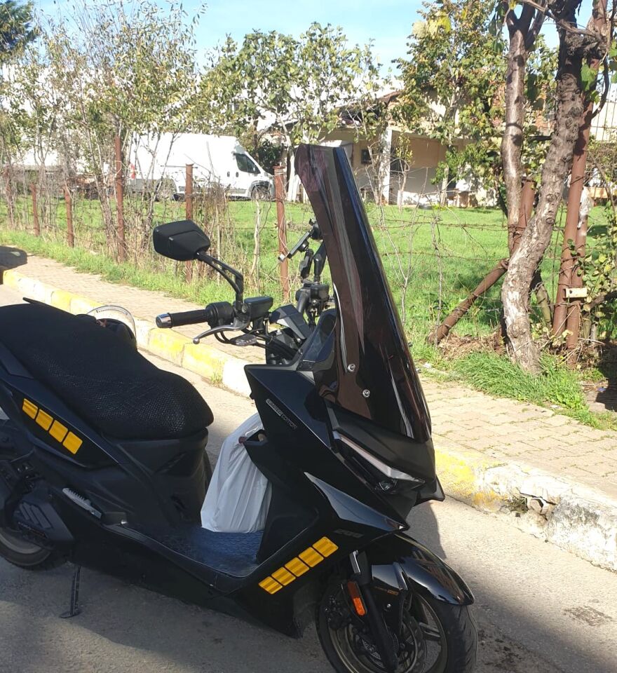 MOTOCAM Kymco Krv 200 Ön Cam 2022-2026 Model 75cm Siyah Renkli 4mm UZUN