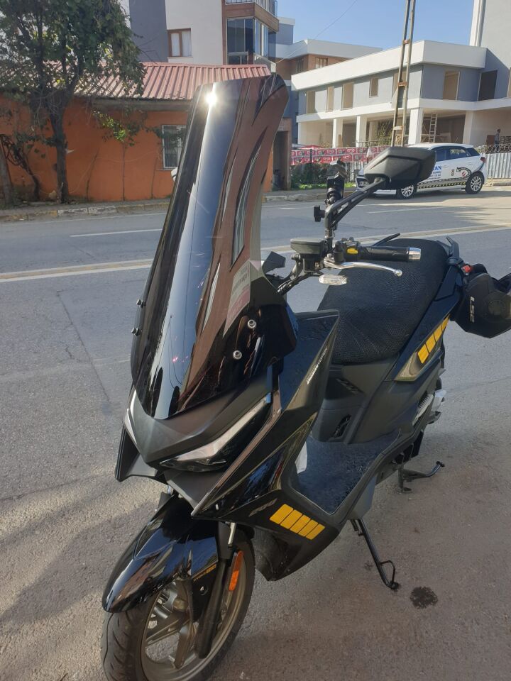 MOTOCAM Kymco Krv 200 Ön Cam 2022-2026 Model 75cm Siyah Renkli 4mm UZUN