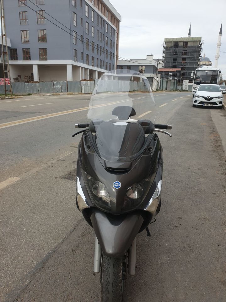Piaggio X evo 250-400 Ön Cam 2009-2016 Model