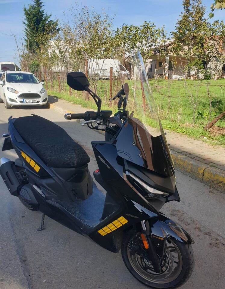 MOTOCAM Kymco Krv 200 Ön Cam 2022-2026 Model 75cm Şeffaf Renkli 4mm UZUN