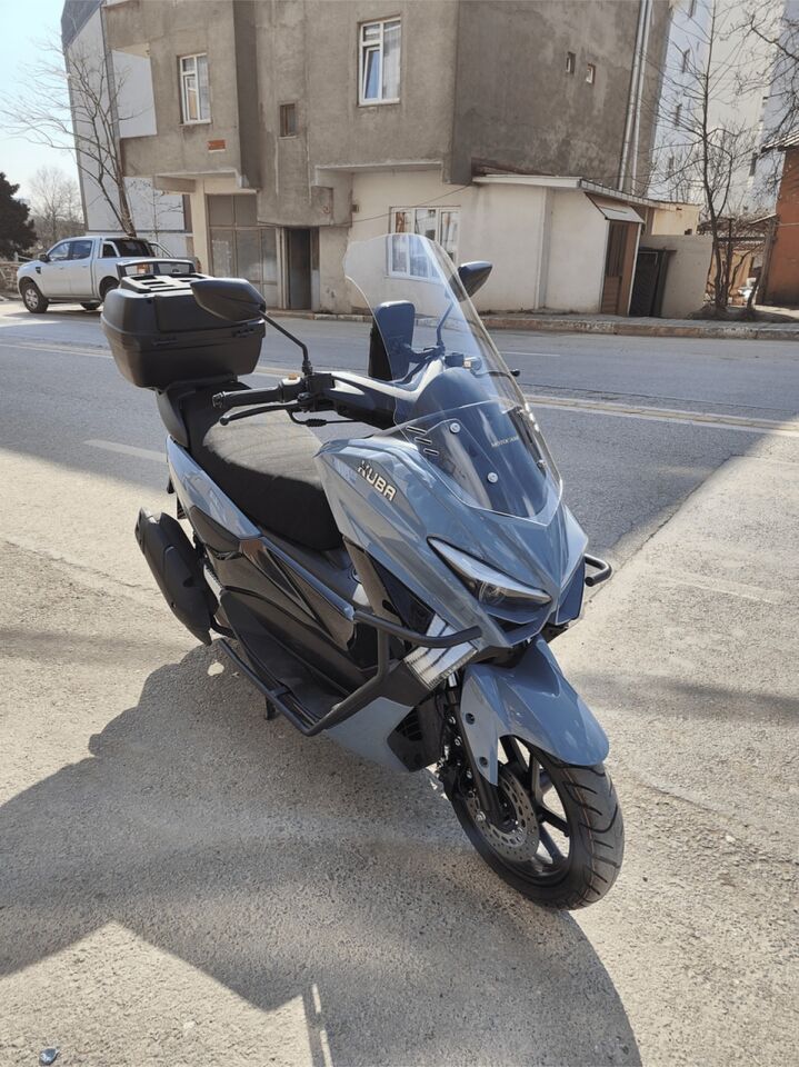 MOTOCAM Küba Chia 125 Ön Cam 2023-2026 Model 55cm Şeffaf Renkli 4mm KISA