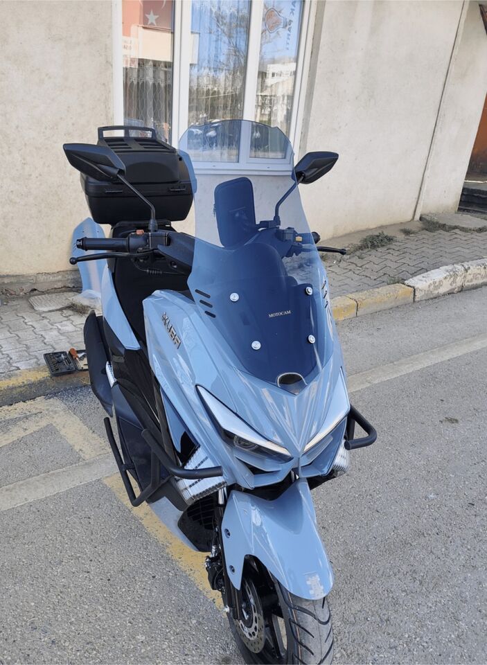 MOTOCAM Küba Chia 125 Ön Cam 2023-2026 Model 65cm Füme Renkli 4mm ORTA BOYLU