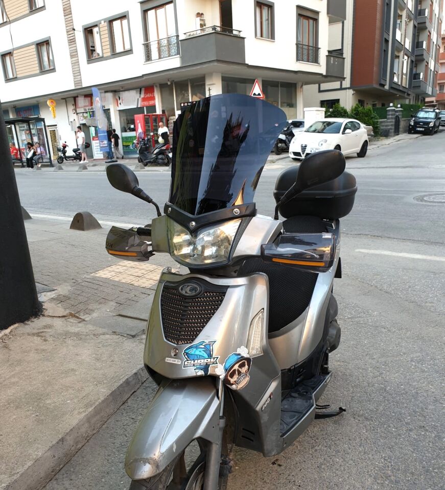 MOTOCAM Kymco People S 200 Ön Cam 2011 Model 48cm Siyah Renkli 4mm UZUN